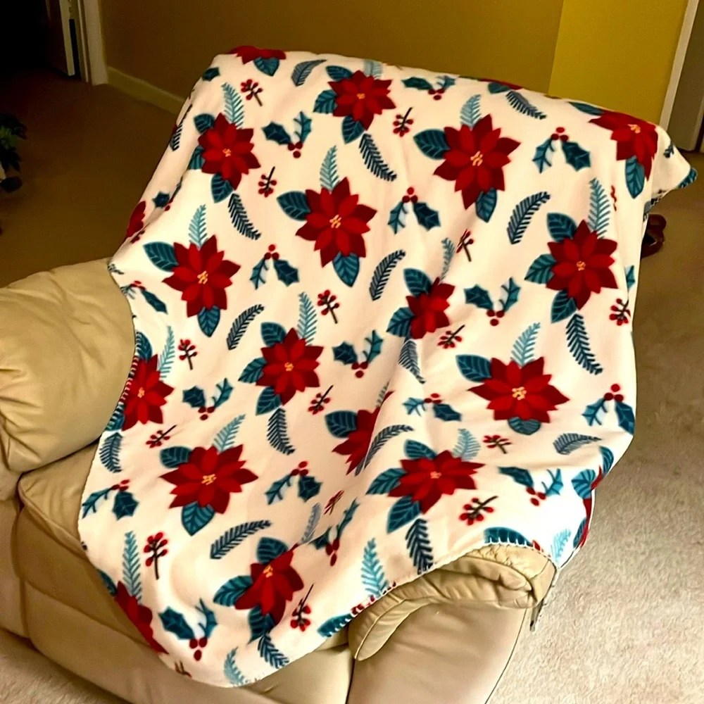 NWT Holiday fleece throw blanket featuring poinsettias, from Colormate